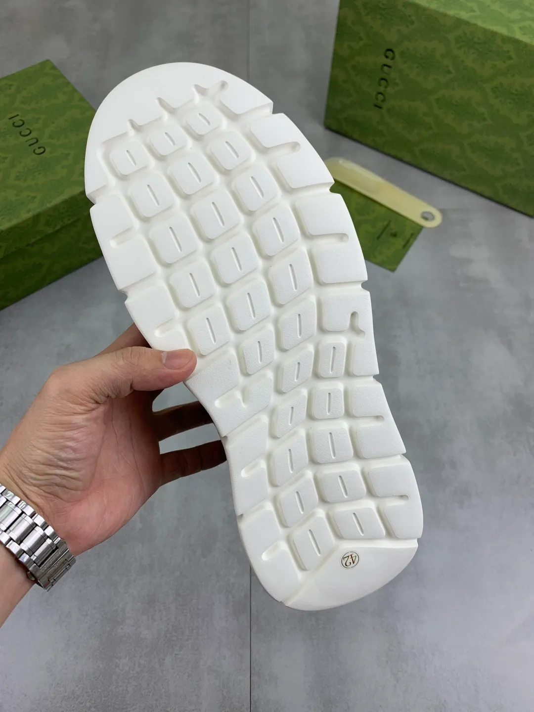 Men's shoes 💰P400💰[New style]🆘 The latest model from Gucci GUCCI official website🎁Classic casual and fashionable men's shoes👟Best model💥The style is simple and elegant, exclusive for trendy men. Unique official website latest brand elements👑Gucci original decoration, fashionable and generous, original soft calfskin fabric➕Comfortable soft first-layer pigskin lining ✅The official website specifies wear-resistant casual outsole, the classic model is photographed in real life🎬Color: 2️⃣colors available😍Number of codes: 38-44